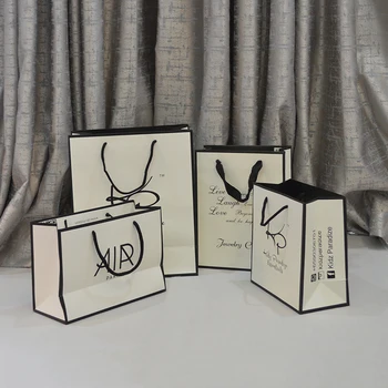 200 adet hediye keseleri Kolları İle Baskılı kağıt torbalar hediyeler için Beyaz Kraft kağıt torba Özel Çanta Logo Wholdsale Dropshipping