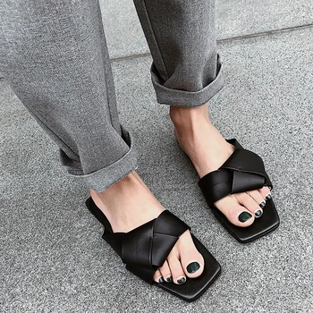 2020 yaz moda marka hakiki deri kadın ayakkabı yüksek kalite düşük topuklu rahat yaz kadın sandalet siyah kahverengi beyaz