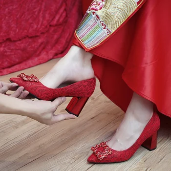 Düğün Ayakkabı kadın Kalın Topuk Yeni Kış Düğün gelin ayakkabıları Geleneksel Elbise Kırmızı Hamile kadın Yüksek Topuk Kristal Ayakkabı