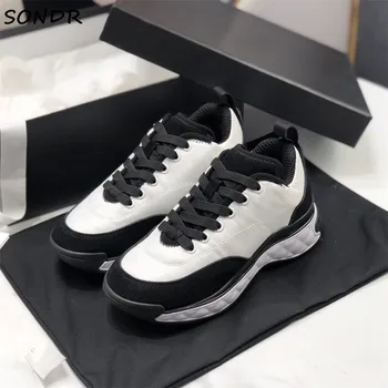 Moda Kalın Taban Platformu Sneakers Bayan 2021 Tasarımcı Siyah Dantel Up Bayanlar Eğitmenler koşu ayakkabıları Beyaz Tenis kadın ayakkabısı