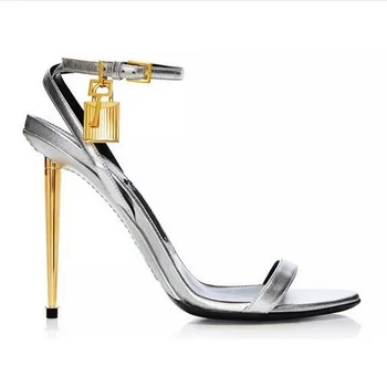 Sıcak Satış Kadınlar Seksi Altın Gümüş Siyah Asma Kilit Sandalet Ince Metal Stiletto Topuk Elbise Ayakkabı Metal Dekorasyon Yüksek Topuklu Pompalar