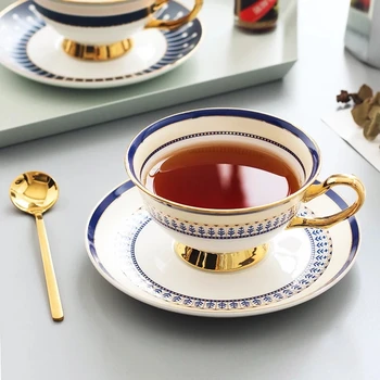 Yaratıcı porselen fincan ve tabağı, kahve için modern tasarımlı basit seramik çay setleri 0